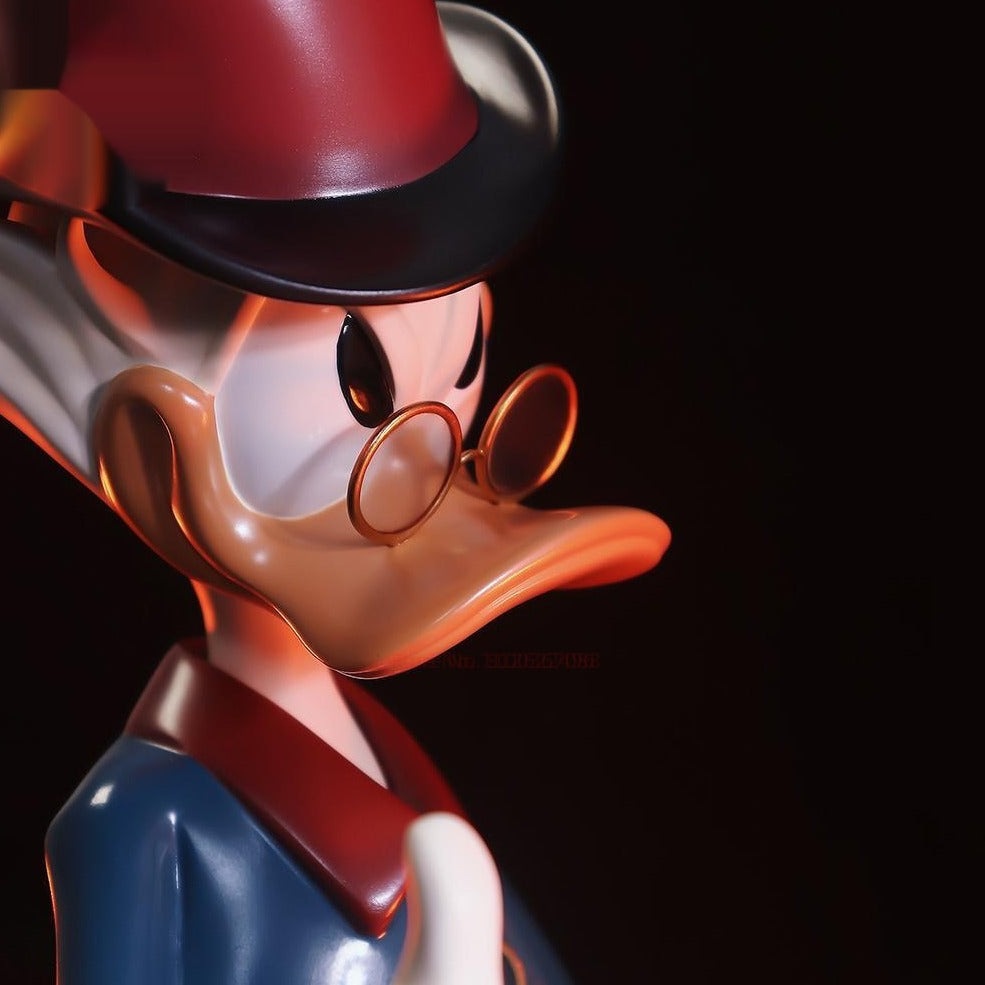 Nostalgic Disney Delight: Vintage Donald Duck Cartoon Statue