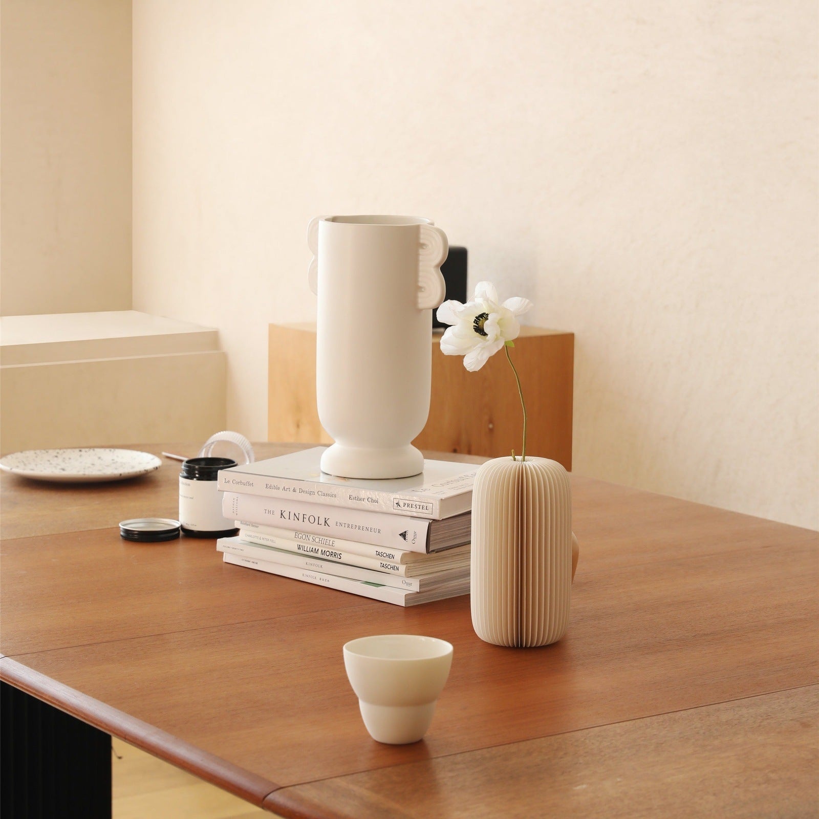 Elevate Your Floral Arrangements with Accordion Honeycomb Vase - Foldable Kraft Paper