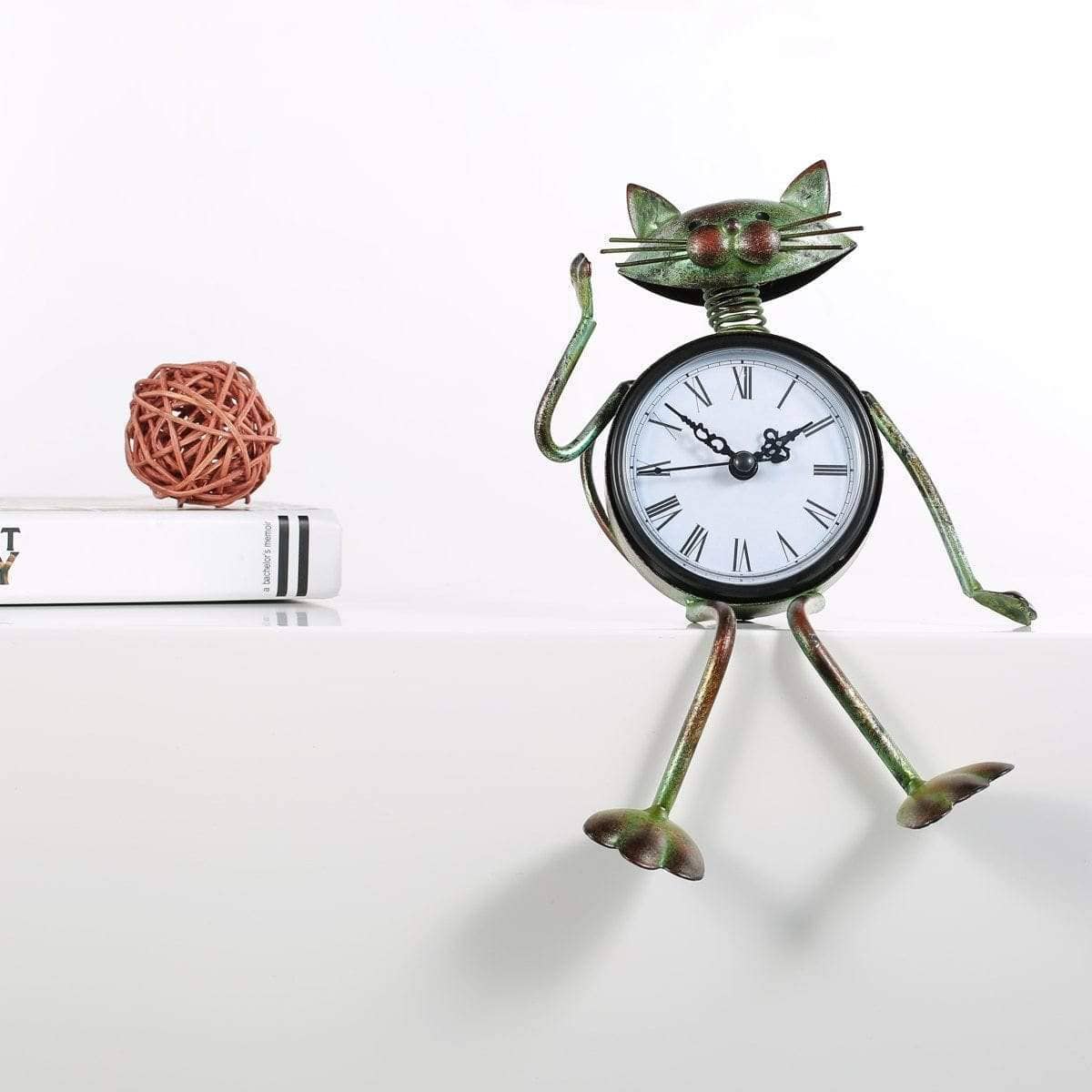 Cat Display Clock - Adorable Personality for Your Wall
