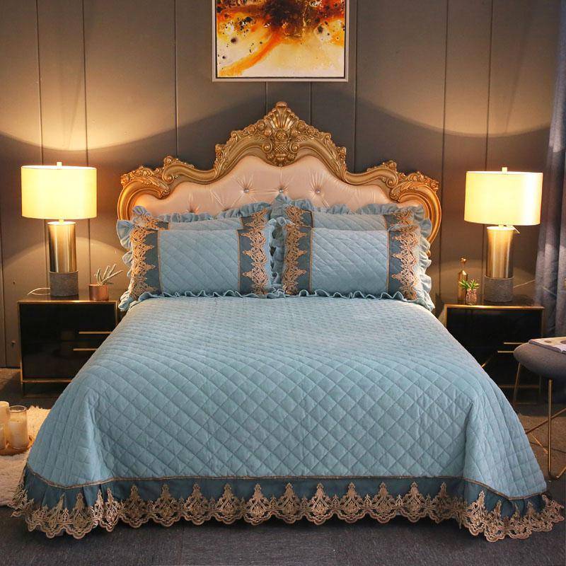 Personalized Luxury Embossing Ruffle Lace Velvet Diamond BedspreadQuilt