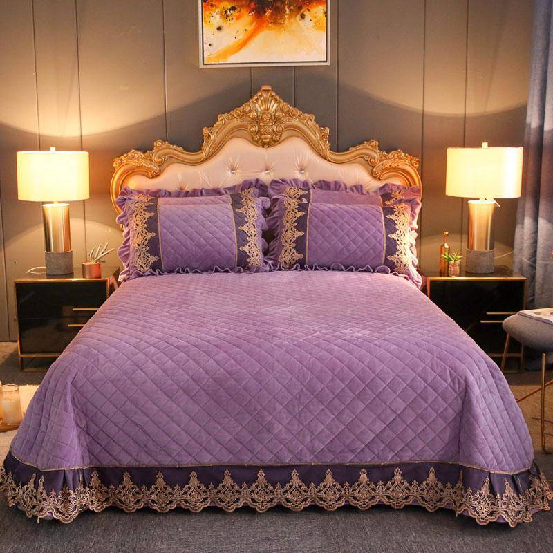 Personalized Luxury Embossing Ruffle Lace Velvet Diamond BedspreadQuilt